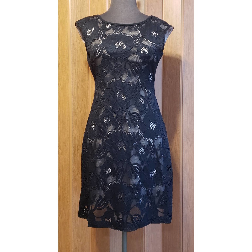 Connected size 4P black lace dress